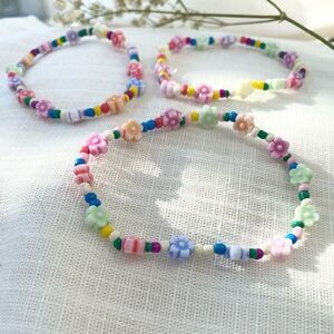 Set of 3 flower beaded bracelets 🤍🌺